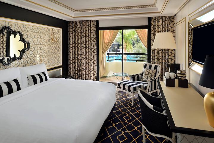 Room 15 of 73