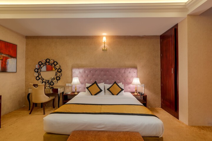 Room 3 of 33