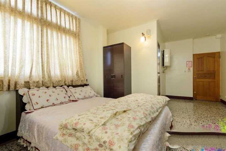 Room 13 of 19