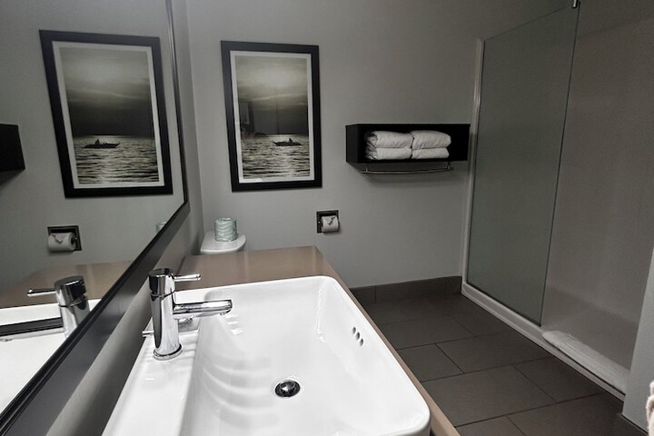Room 21 of 28