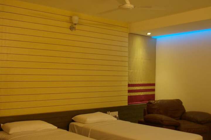 Room 8 of 12