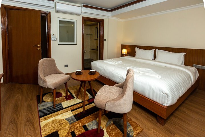 Room 5 of 39