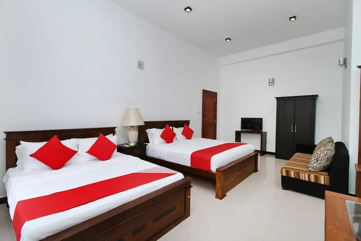 Room 5 of 18