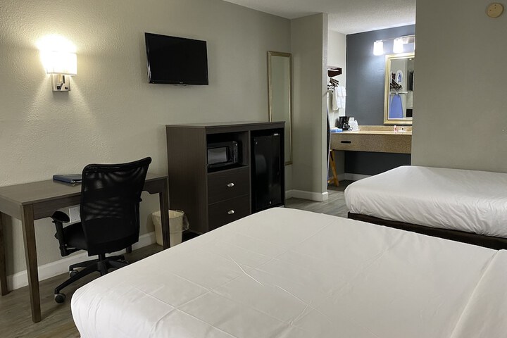 Double Accessible King Size Bed (6 of 11)