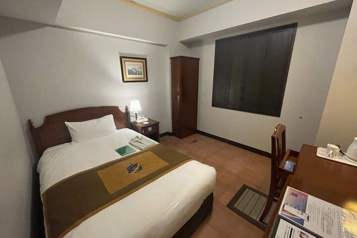 Room 19 of 40