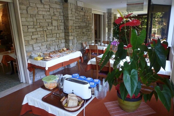 Breakfast/Coffee Service 23 of 53