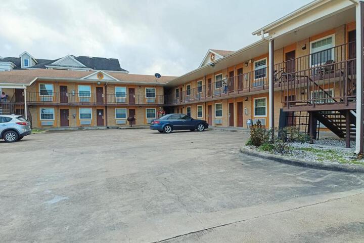 American Inn & Suites by Capital O Victoria US-59