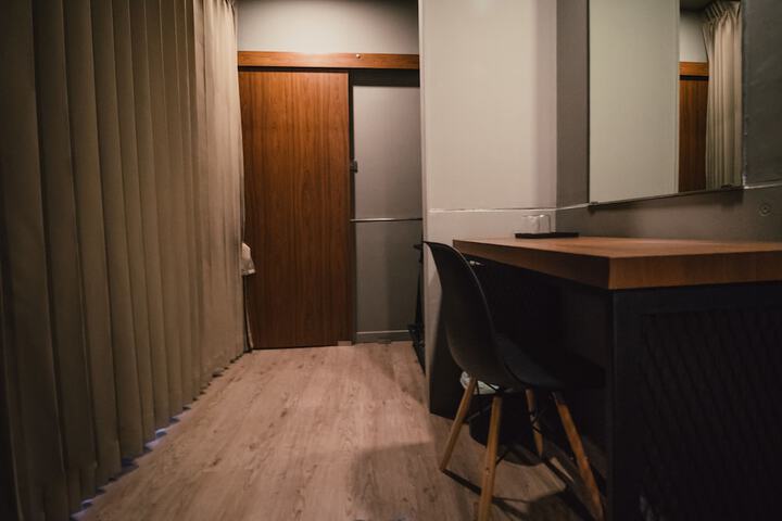 Room 9 of 17