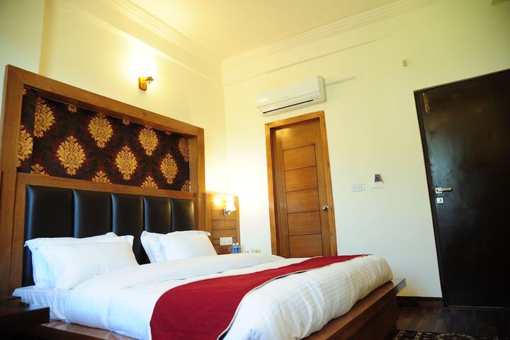 Room 45 of 76