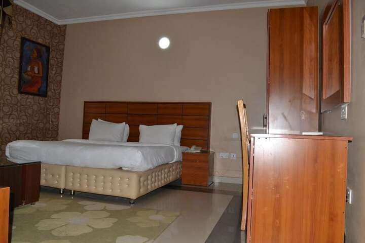 Room 7 of 30