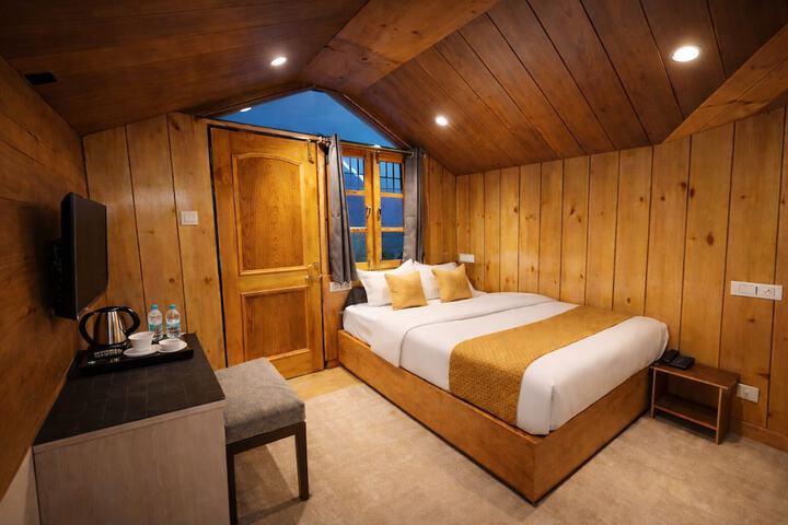 Room 6 of 27