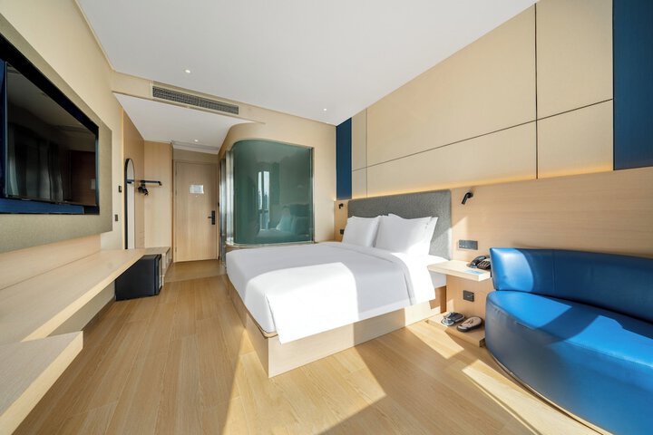 Room 10 of 73