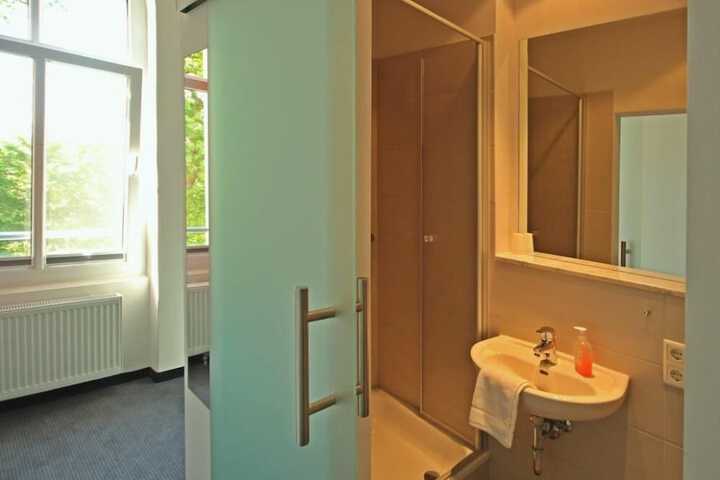 Room 26 of 37
