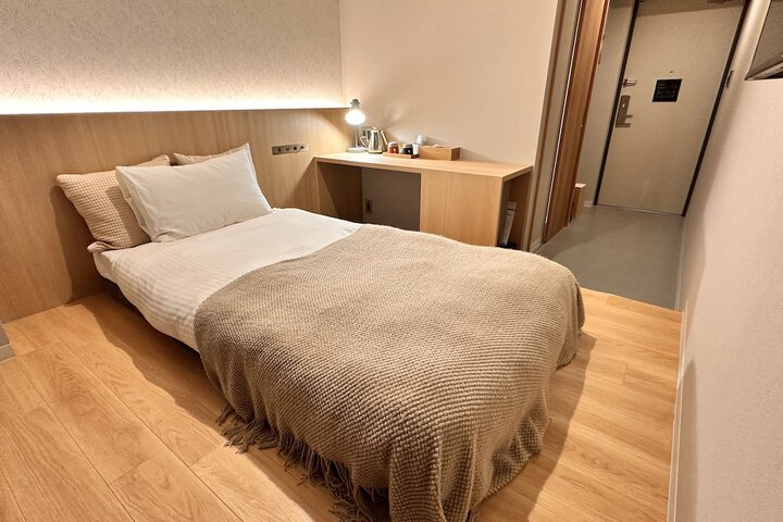 Room 14 of 18