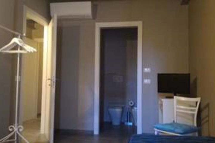 Room 28 of 33