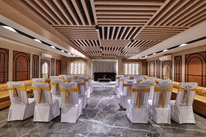 Ballroom/Hall 29 of 31