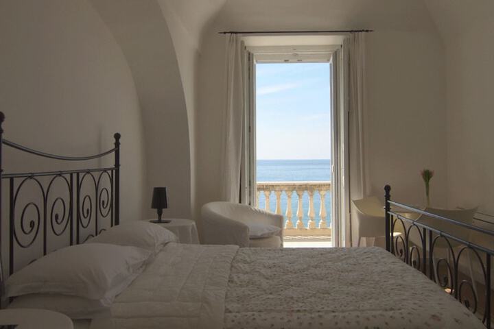 Room 14 of 28