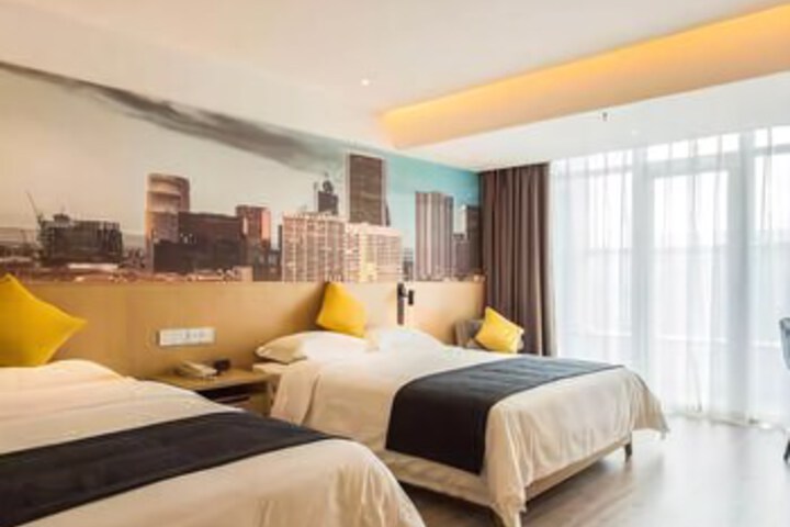 Room 4 of 7