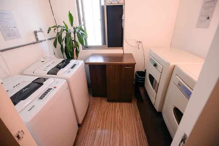 Room 28 of 37