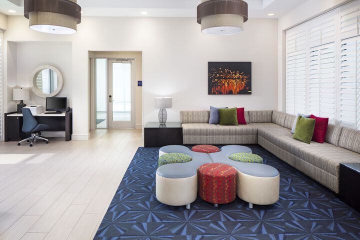 Lobby lounge