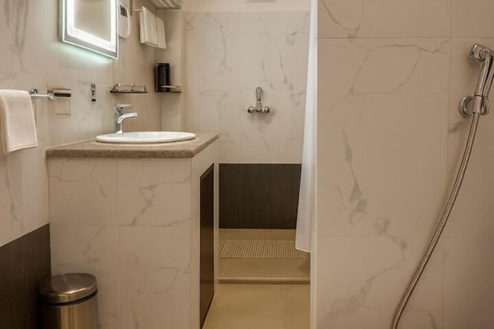 Room 16 of 24