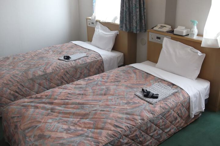 Room 5 of 15