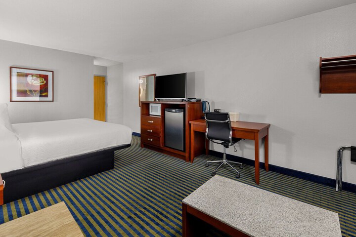 Room 9 of 32