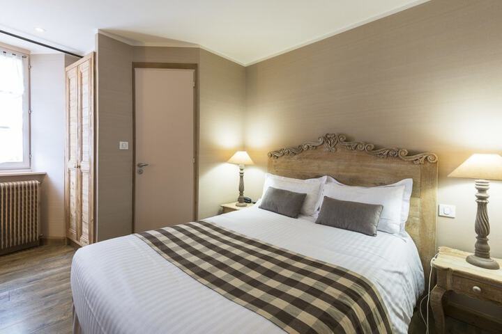 Room 12 of 65
