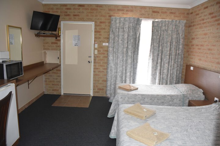 Room 25 of 41