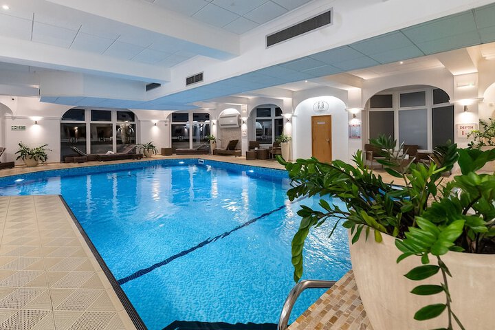 Pool 59 of 196