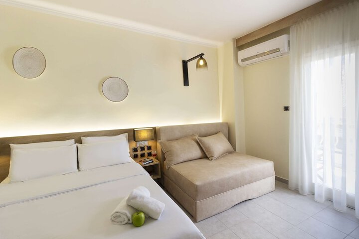 Room 42 of 80