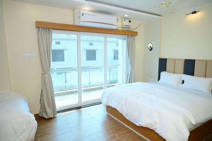 Room 8 of 38
