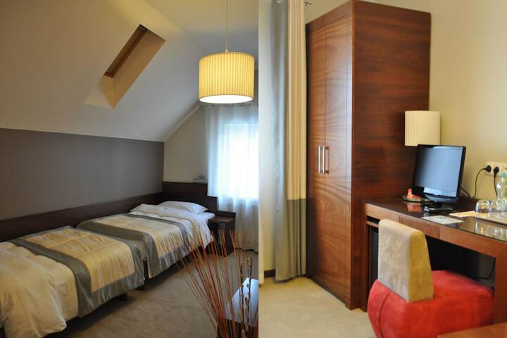 Room 8 of 31