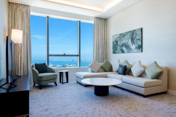 Luxury Apt w / Fabulous Views over Palm Jumeirah