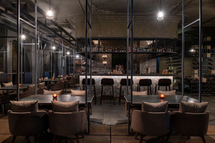 Lounge 103 of 147