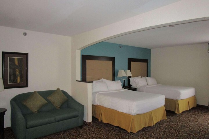 2 Double Beds (5 of 8)