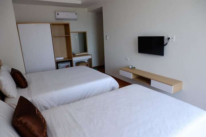 Room 9 of 33