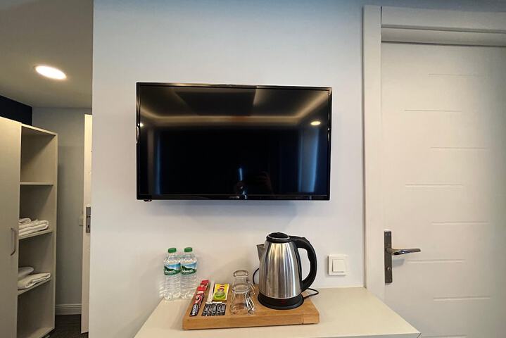 Room 11 of 32