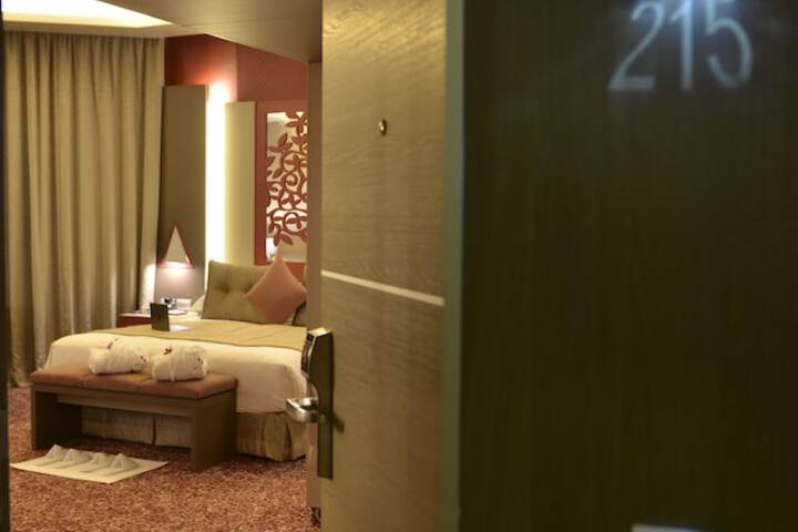 Room 9 of 96