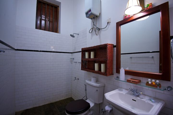 Room 14 of 48