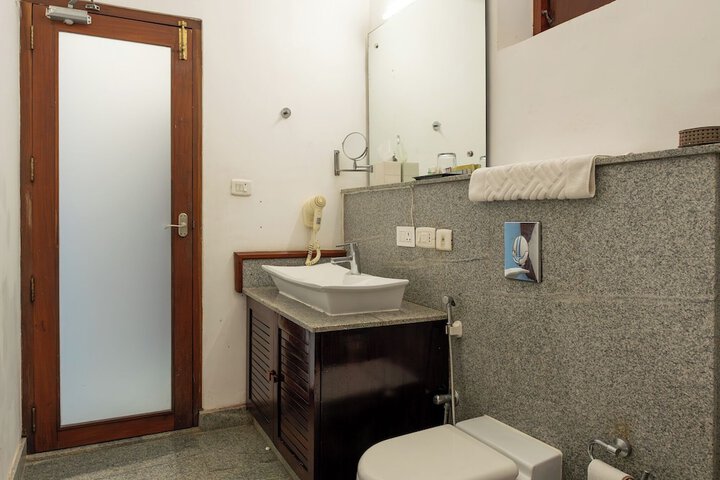 Room 53 of 80