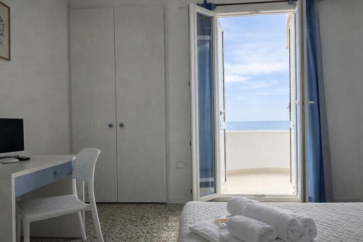 Room 3 of 12