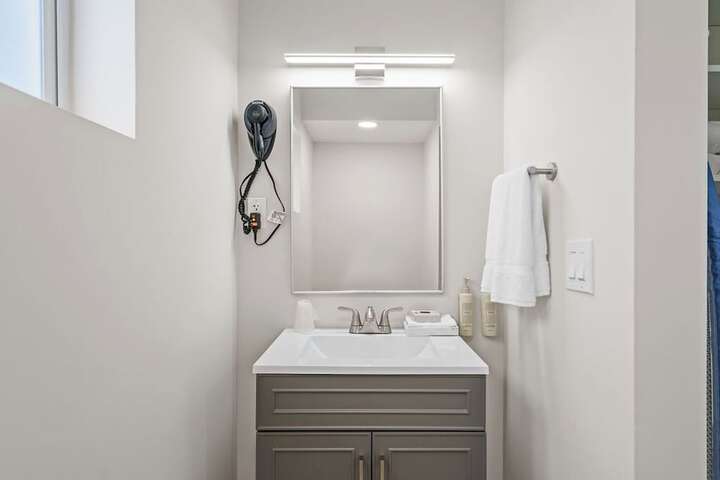 Bathroom sink