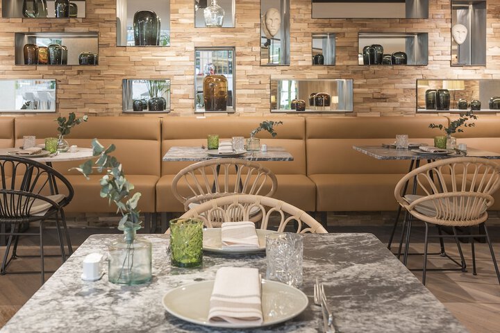 Dining 76 of 139