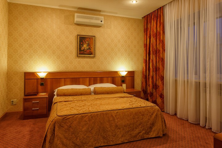 Room 2 of 61