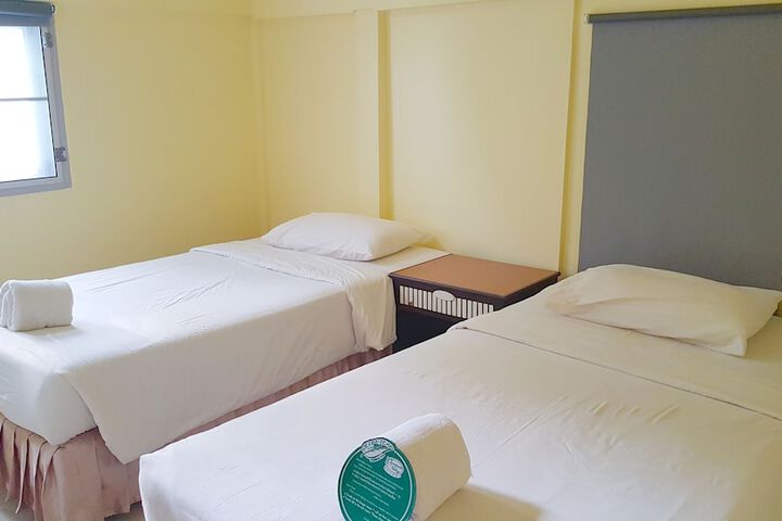 Room 102 of 194