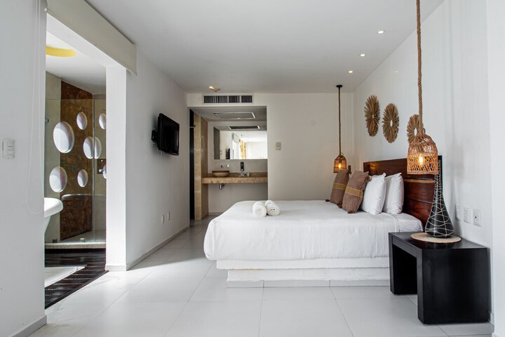 Room 9 of 126