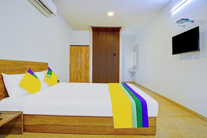Room 9 of 25