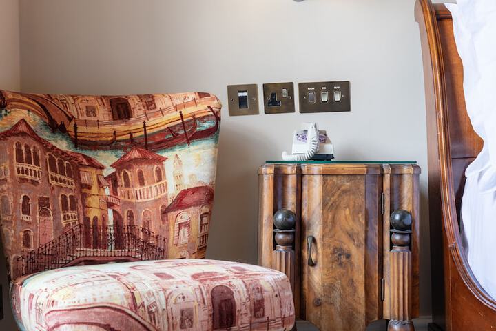 Room 16 of 75