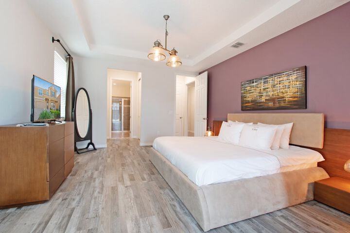 Room 12 of 80